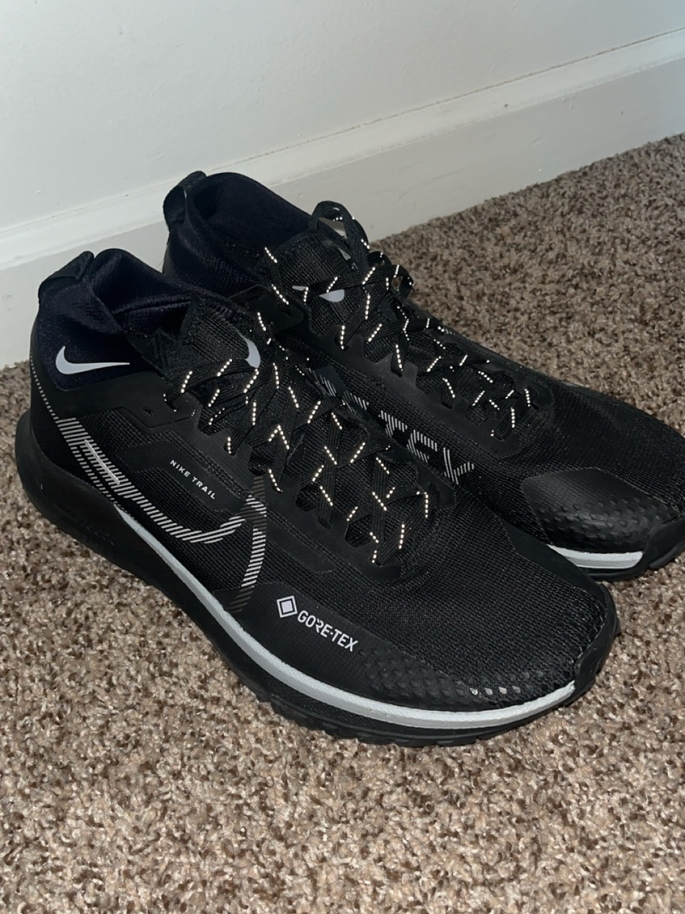 Nike Men’s Black & White Trail Running Sneakers